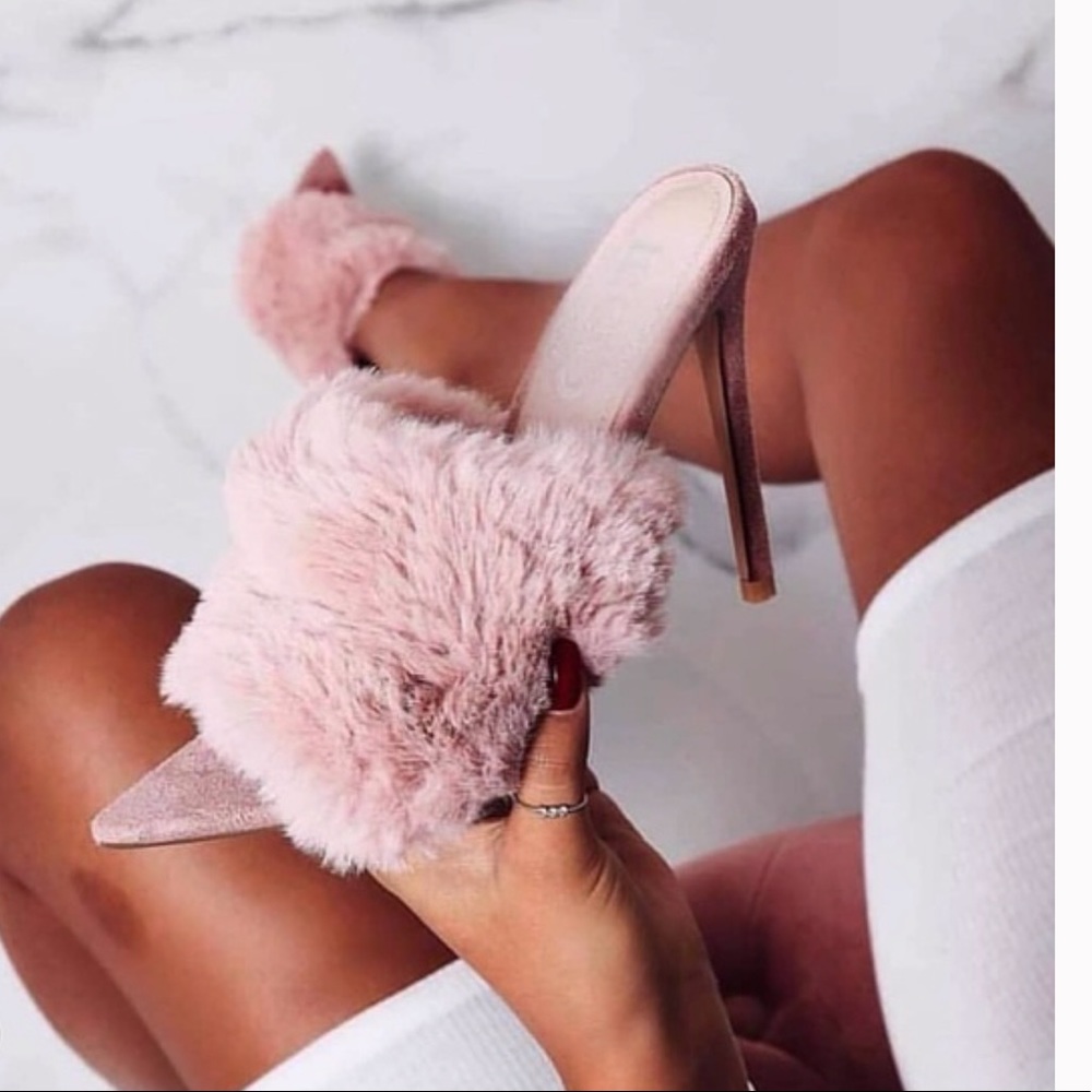Cape Robbin savage pink faux fur mule - Picture 2 of 5